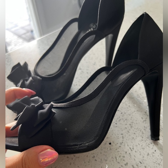 Beautiful Chanel Bow Shoes - Picture 4 of 10